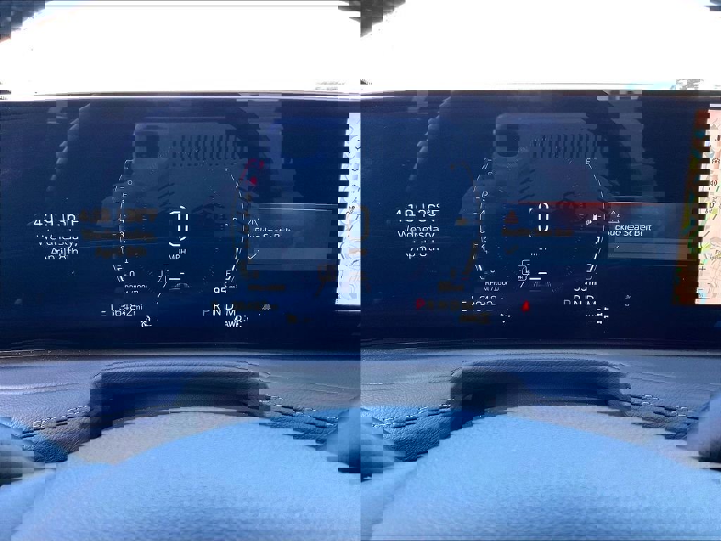 Used 2025 Cadillac XT4 Premium Luxury image 23