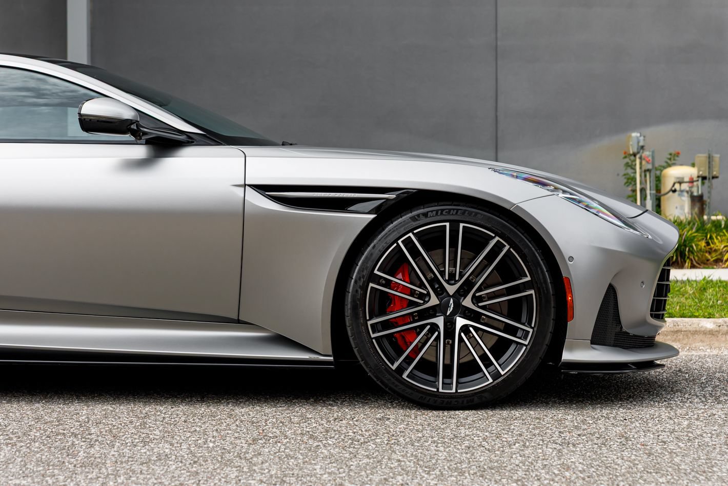 Used 2024 Aston Martin DB12 Coupe RWD image 14