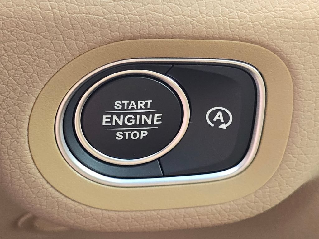 New 2026 Mercedes-Benz GLS 450 4MATIC image 39
