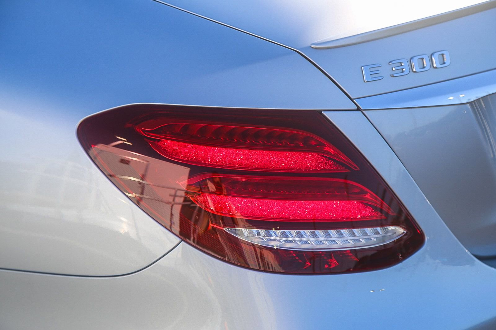 Used 2018 Mercedes-Benz E 300 w/ Premium 3 Package (Q03) image 8