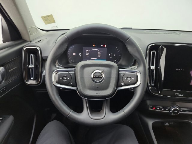 Certified 2025 Volvo XC40 B5 Ultra AWD/4WD image 32