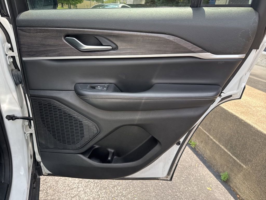 Used 2023 Jeep Grand Cherokee Limited image 53