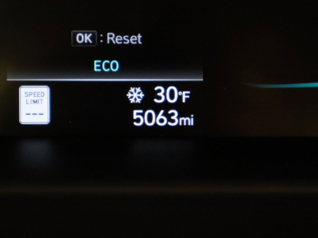 Used 2025 Hyundai Elantra Blue image 34