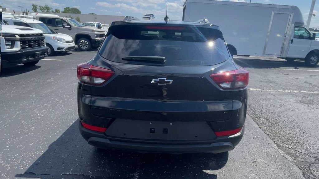 New 2026 Chevrolet TrailBlazer LT w/ Midnight Edition FWD image 9