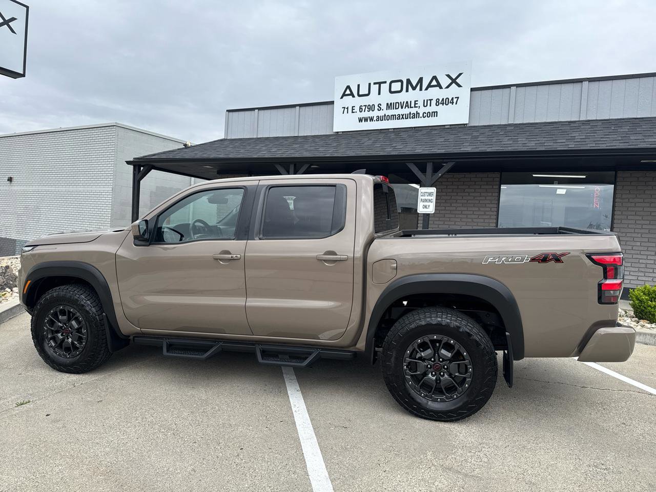 Used 2023 Nissan Frontier PRO-4X w/ Pro-4X Premium Package AWD/4WD image 9
