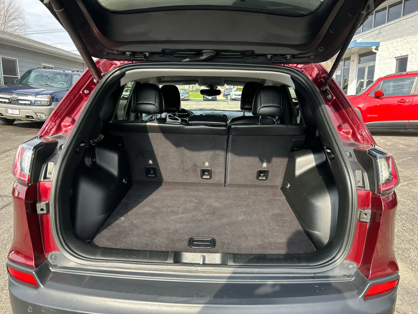 Used 2019 Jeep Cherokee Limited AWD/4WD image 24