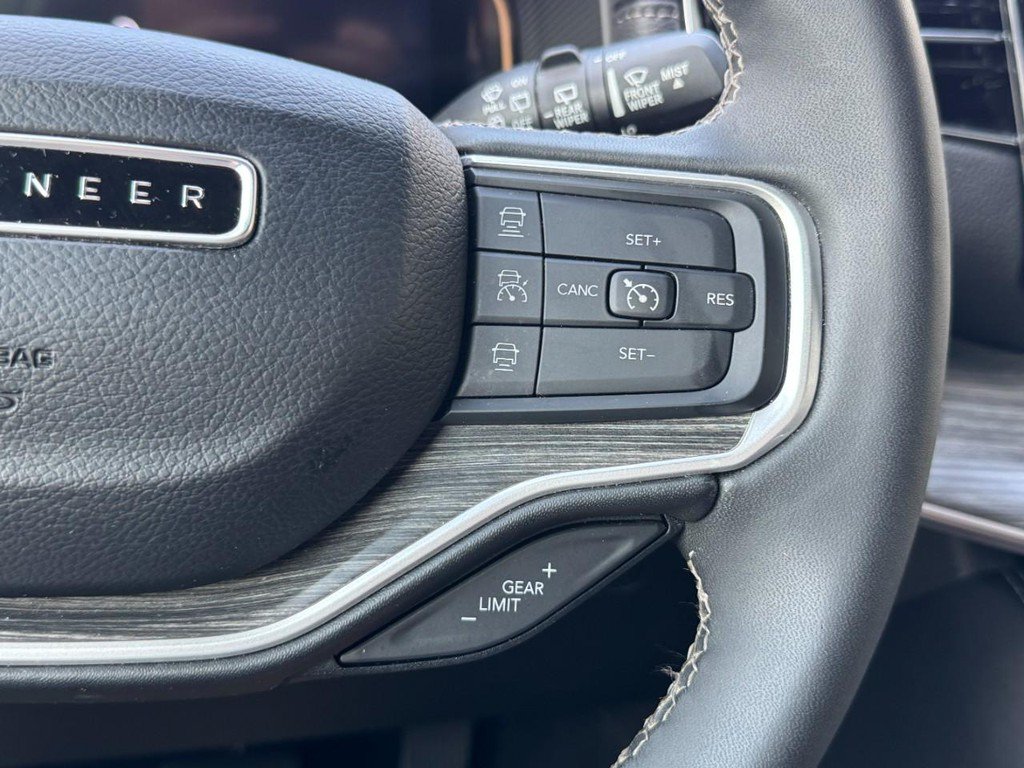 Used 2024 Jeep Wagoneer Series II AWD/4WD image 19