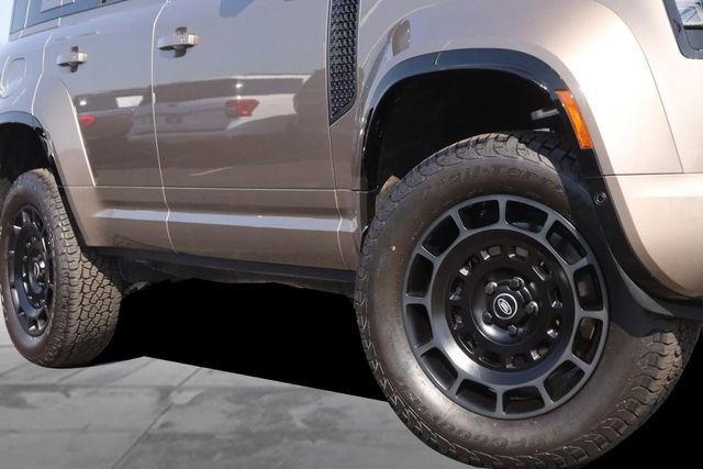 Used 2025 Land Rover Defender 110 image 3