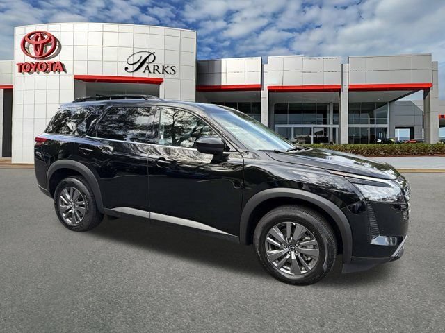 Used 2026 Nissan Pathfinder SV FWD image 1