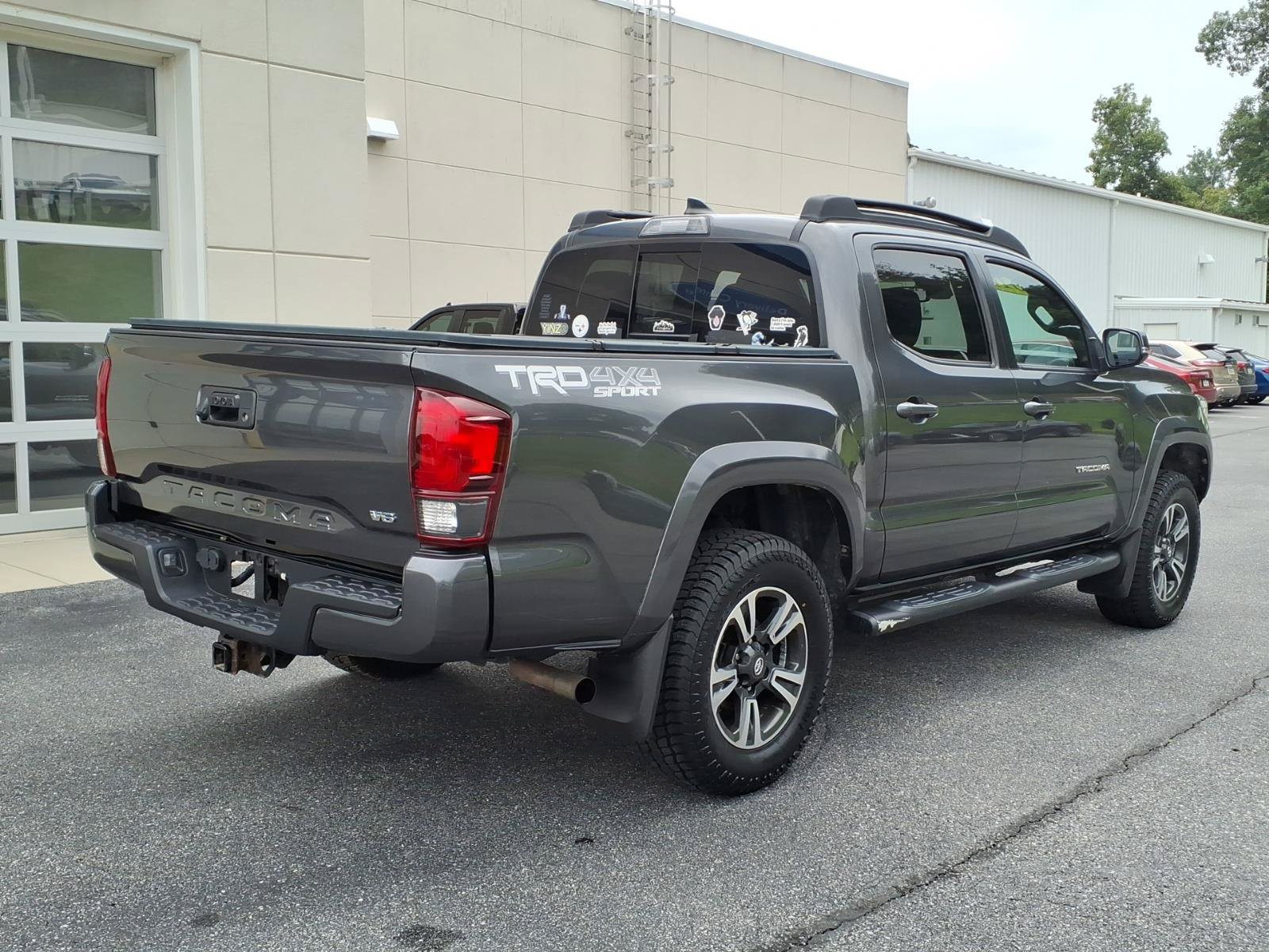Used 2019 Toyota Tacoma TRD Sport AWD/4WD image 4