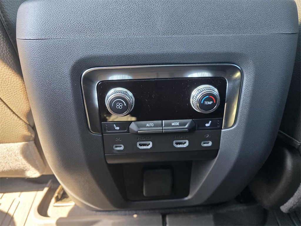 Used 2024 GMC Yukon Denali w/ Denali Reserve Package image 32