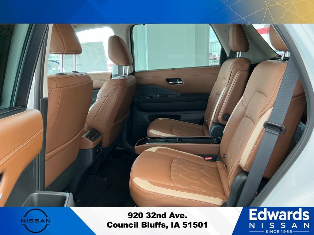 New 2026 Nissan Pathfinder Platinum AWD/4WD image 18