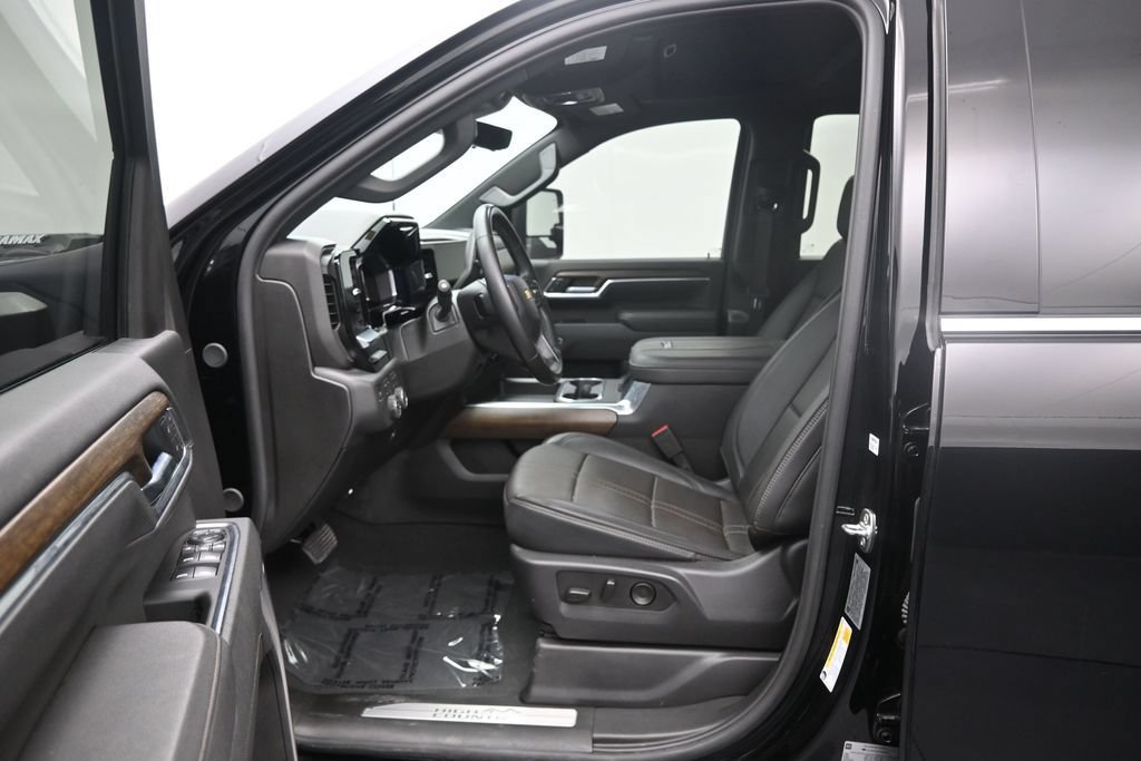 Used 2026 Chevrolet Silverado 3500 High Country w/ High Country Premium Package AWD/4WD image 13