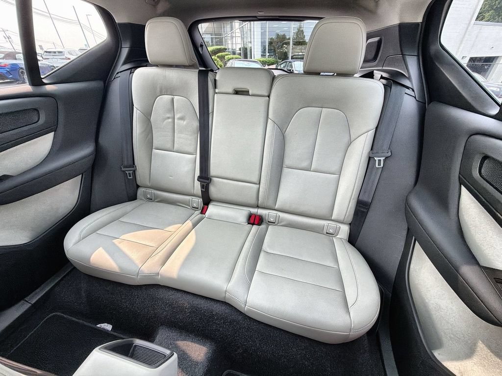 Used 2021 Volvo XC40 T5 Momentum AWD/4WD image 21