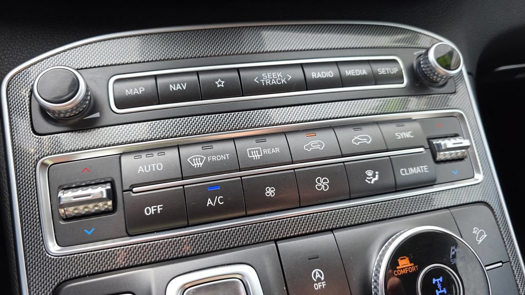 Used 2023 Hyundai Santa Fe SEL AWD/4WD image 35