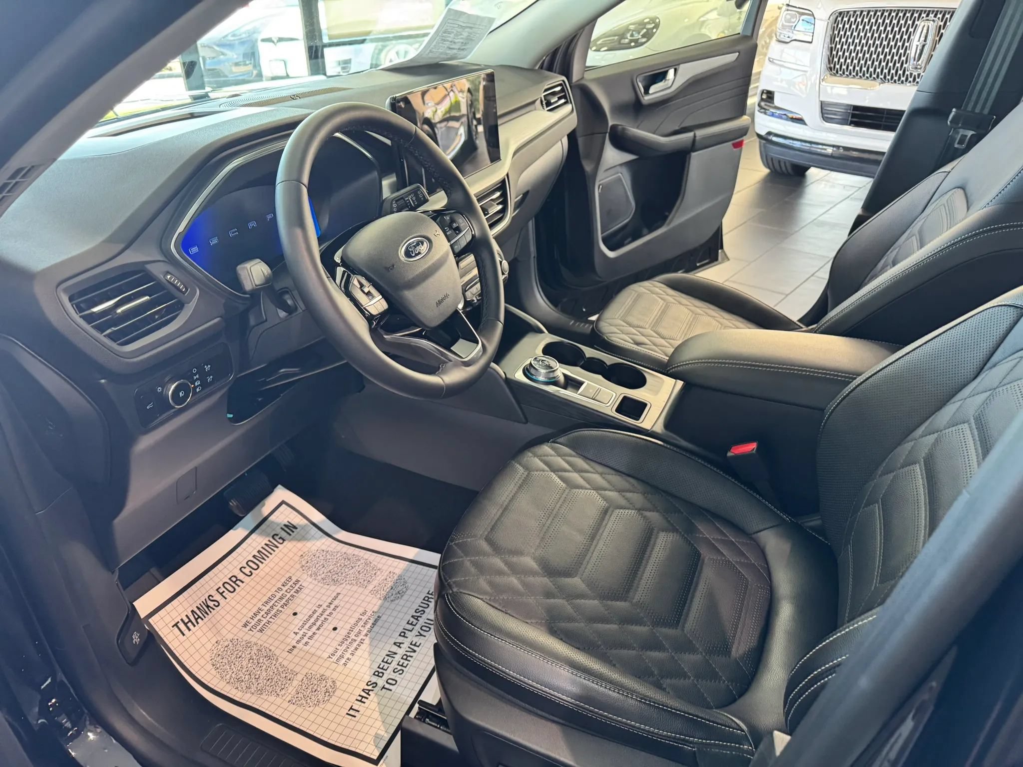 Used 2023 Ford Escape Platinum w/ Premium Technology Package AWD/4WD image 9