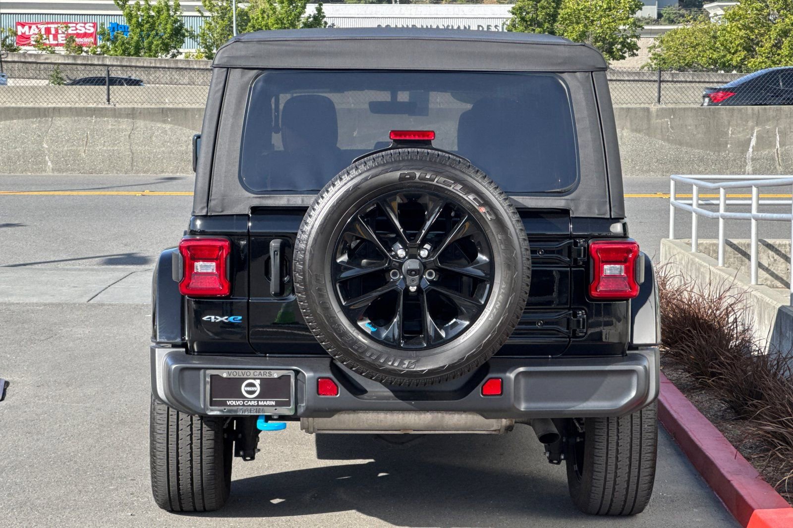 Used 2023 Jeep Wrangler Unlimited Sahara w/ Cold Weather Group AWD/4WD image 7