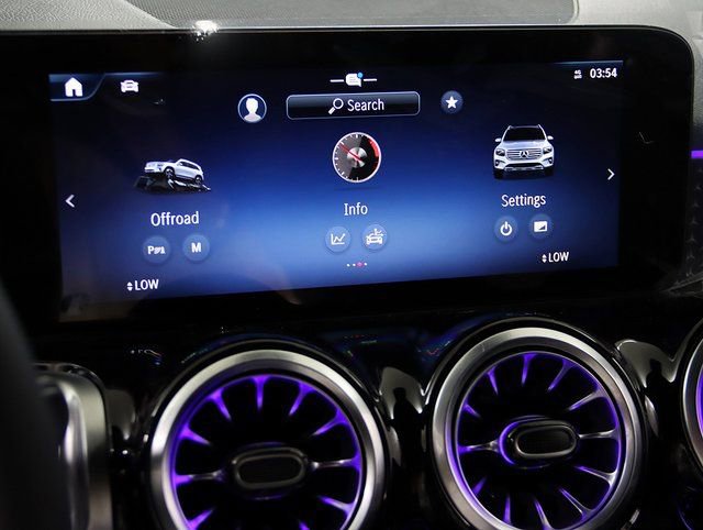 New 2025 Mercedes-Benz GLB 250 4MATIC image 18