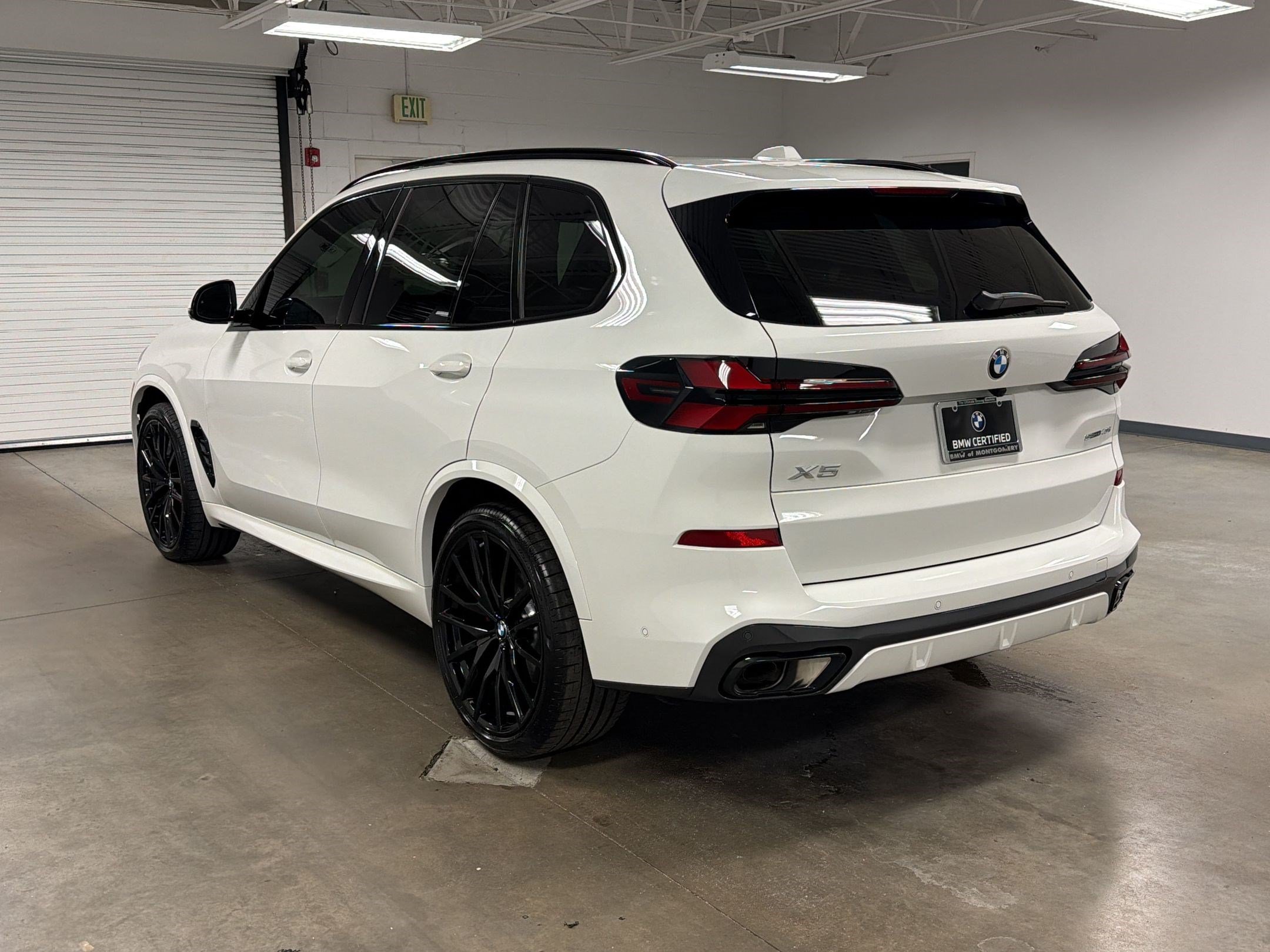 Certified 2026 BMW X5 sDrive40i w/ M Sport Package RWD image 3