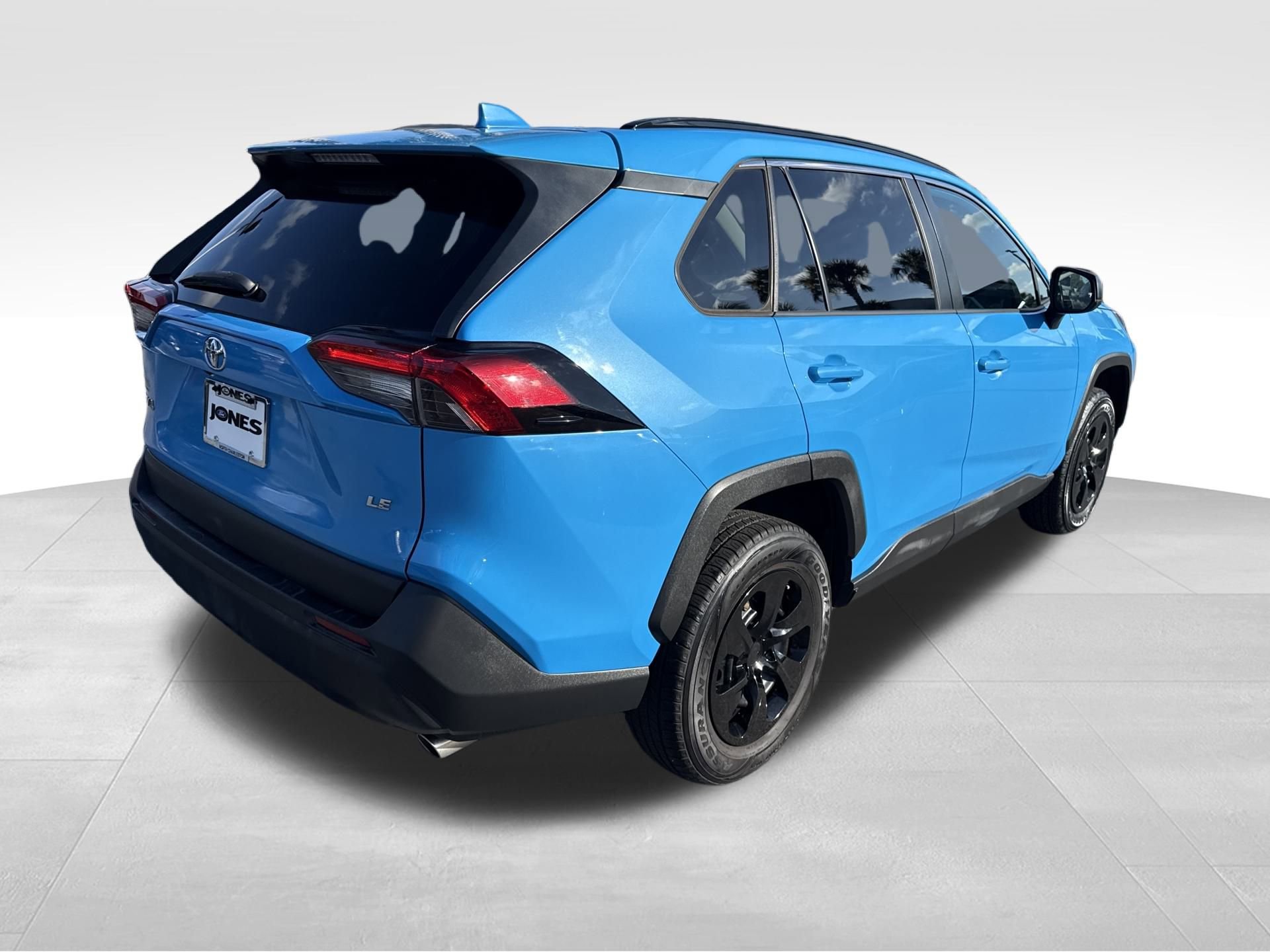 Used 2019 Toyota RAV4 LE image 8