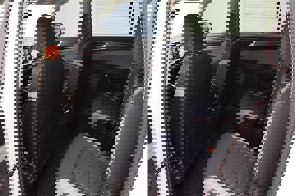 Used 2025 Volkswagen Atlas Peak Edition SE image 12