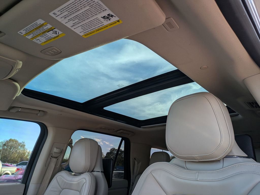 Used 2018 Lincoln Navigator L Reserve w/ Technology Package image 27