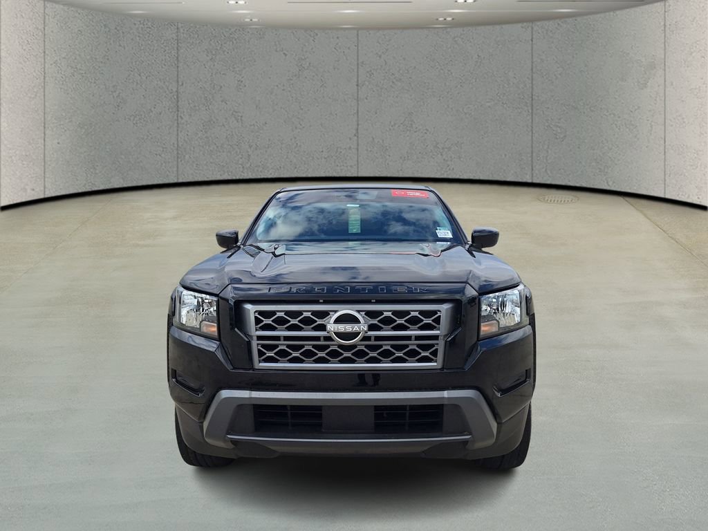 Used 2024 Nissan Frontier SV image 2