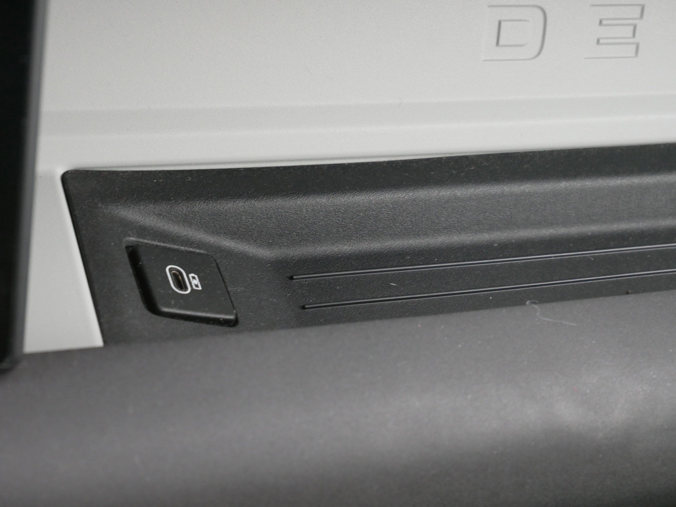 Used 2022 Land Rover Defender 110 image 32