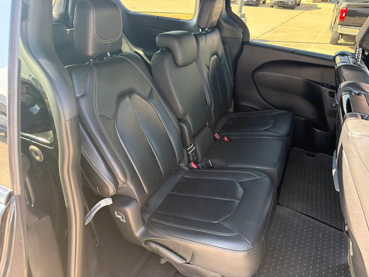 Used 2019 Chrysler Pacifica Touring-L Plus w/ Advanced Safetytec Group FWD image 16