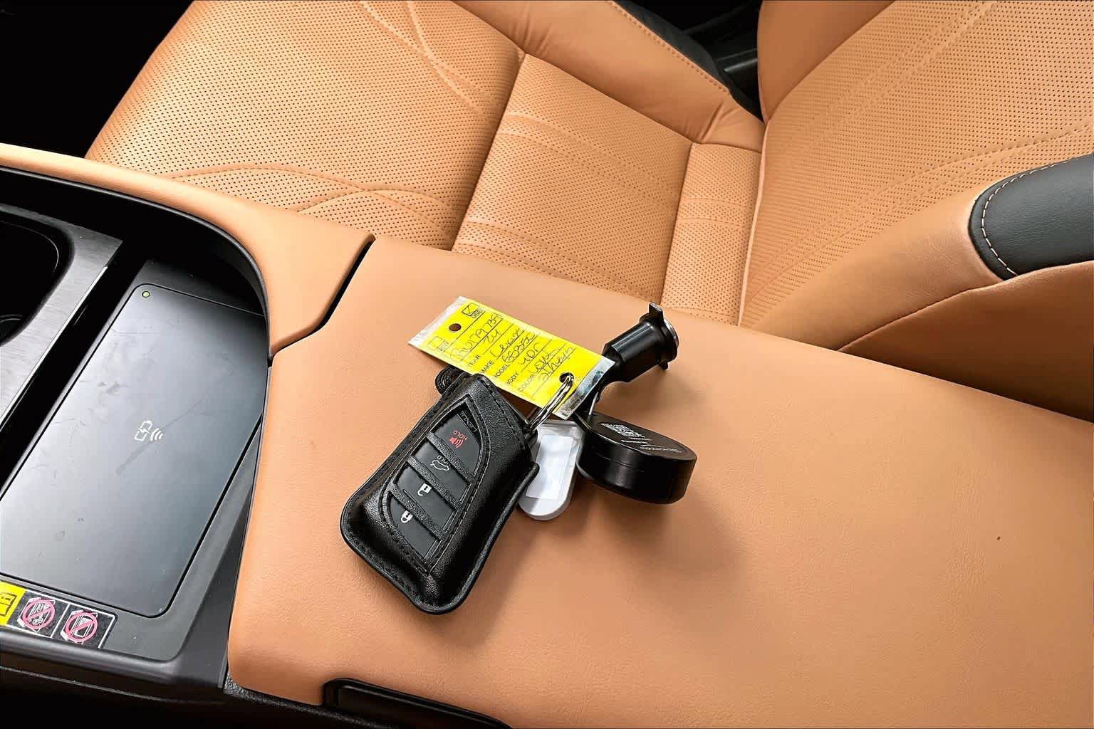 Used 2024 Lexus ES 350 Ultra Luxury w/ Accessory Package (Z2) FWD image 15