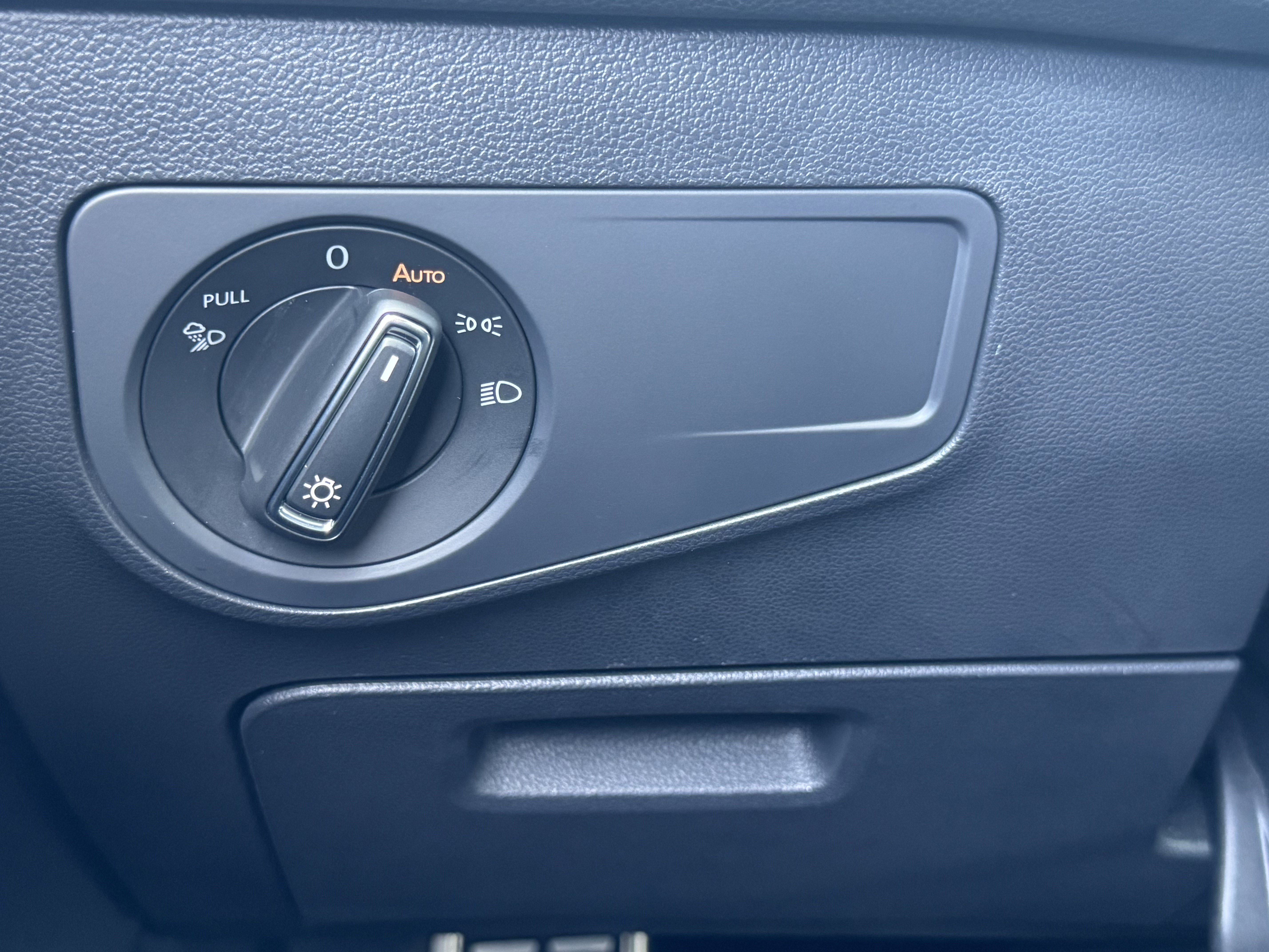 Certified 2024 Volkswagen Tiguan SEL R-Line AWD/4WD image 31