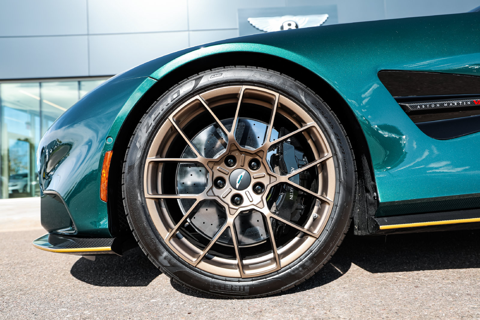 Used 2025 Aston Martin Vanquish RWD image 6