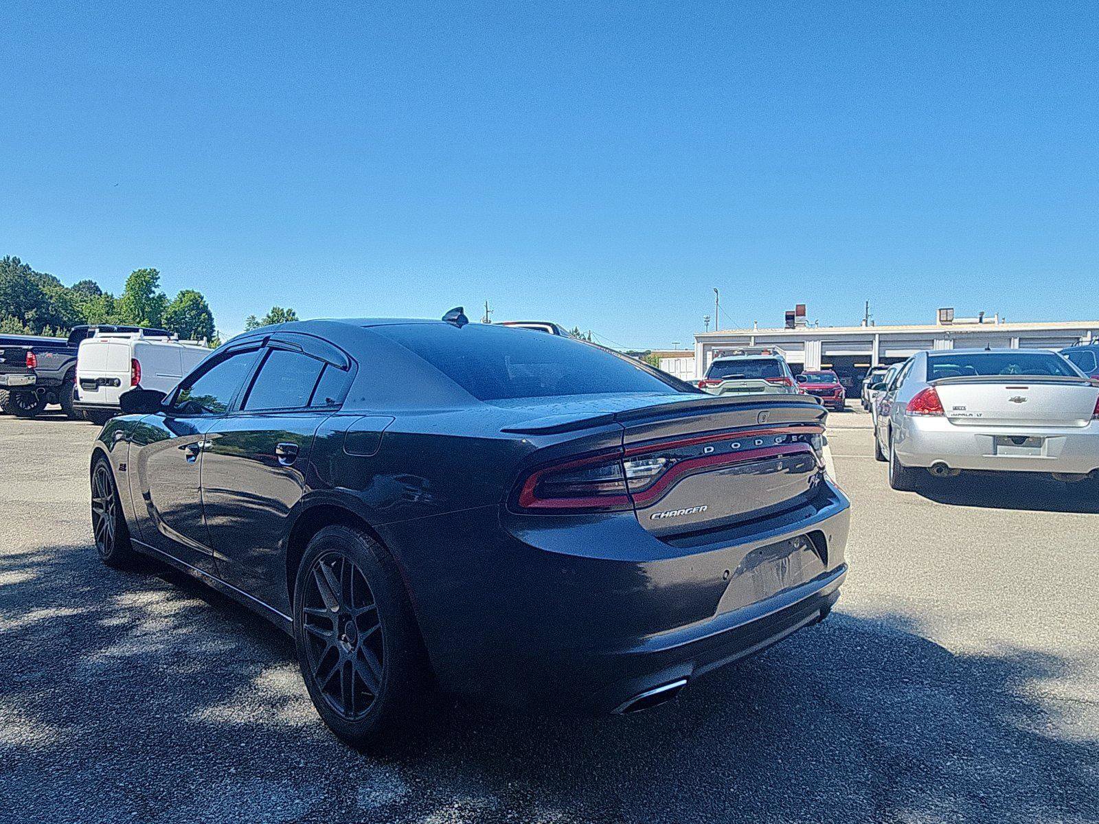Used 2015 Dodge Charger R/T w/ Plus Group RWD image 3