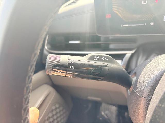 Used 2025 Kia Carnival FWD image 22