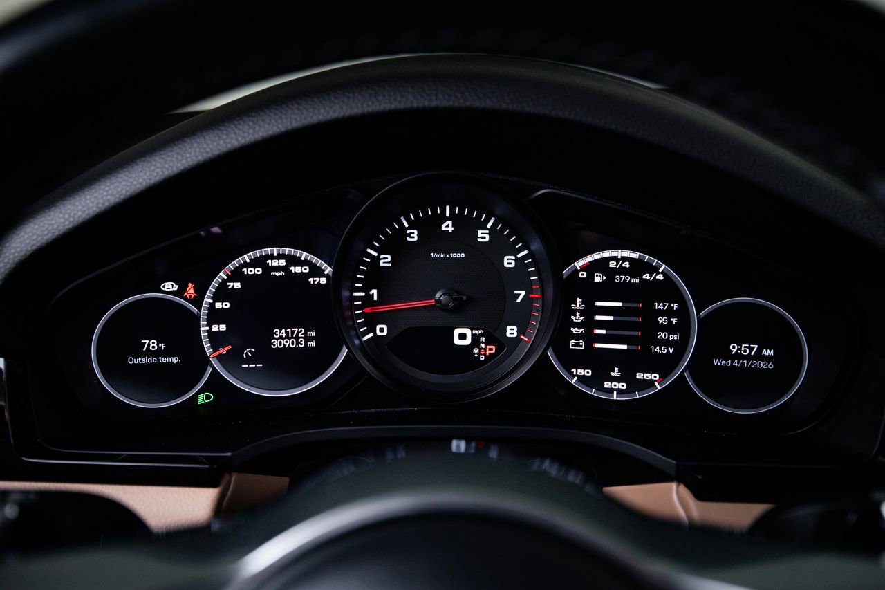 Certified 2023 Porsche Cayenne Platinum Edition image 15