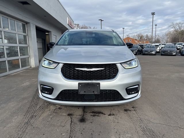 Used 2024 Chrysler Pacifica Touring-L FWD image 7