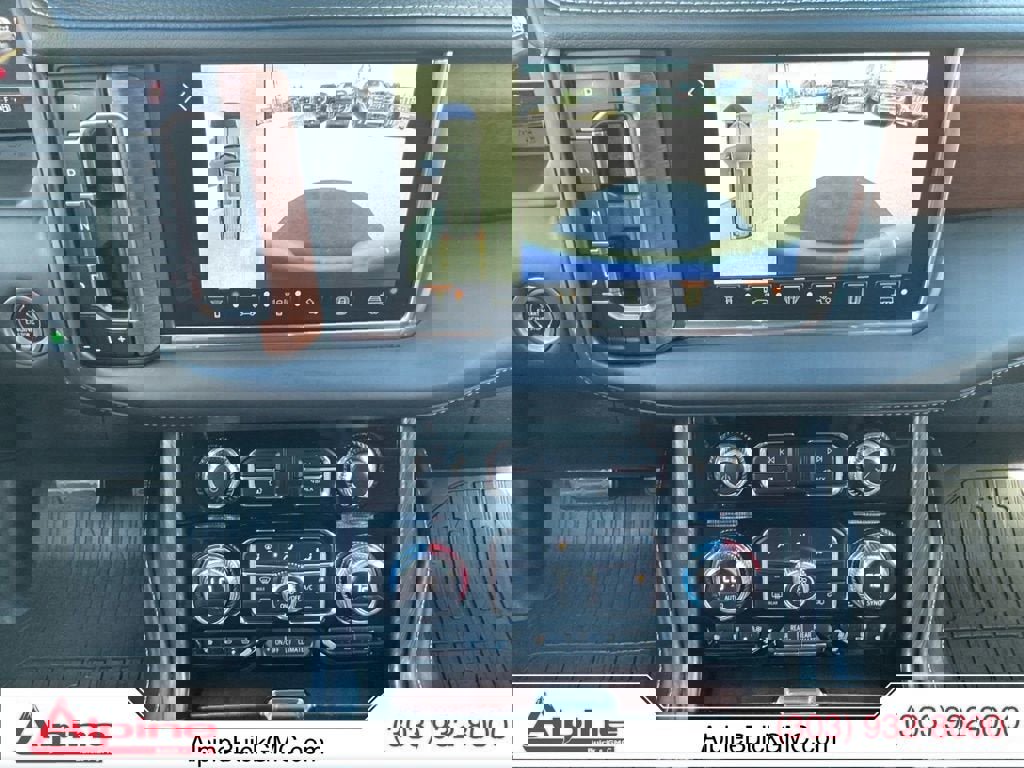 Used 2023 GMC Yukon Denali Ultimate image 11