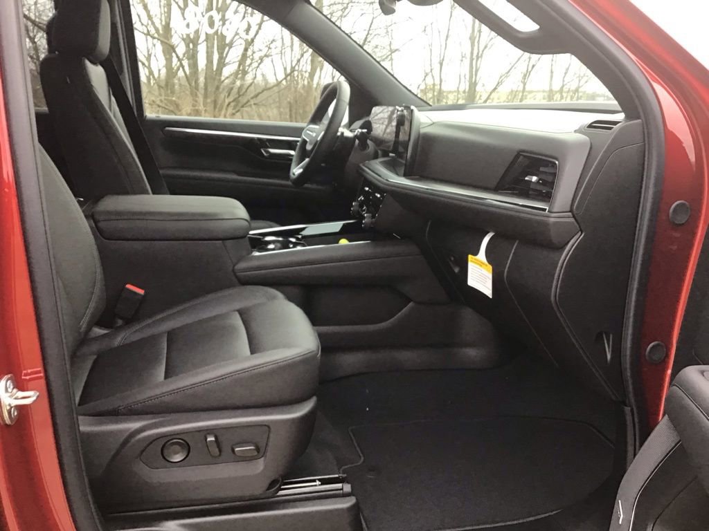 New 2026 Chevrolet Suburban LT w/ Comfort Package image 27