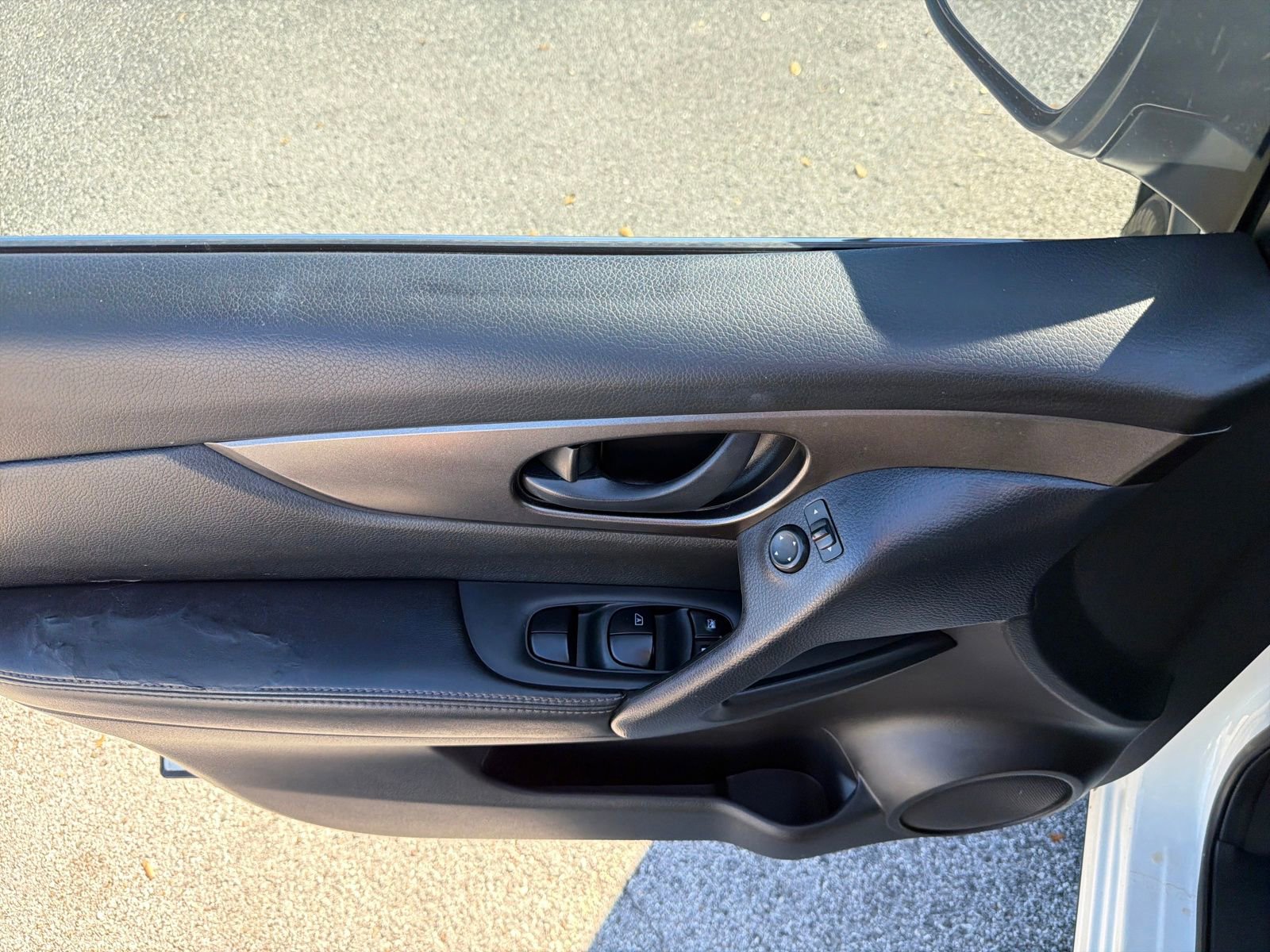 Used 2020 Nissan Rogue Sport S image 19