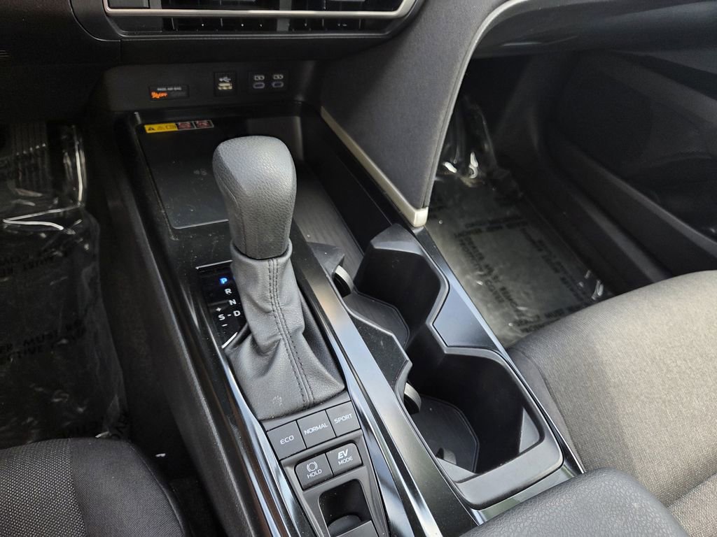 Used 2025 Toyota Camry LE image 13