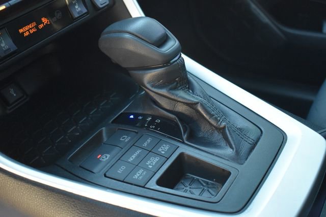 Used 2020 Toyota RAV4 XLE w/ XLE Grade Weather Package image 22