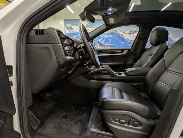 Used 2024 Porsche Cayenne Coupe image 22