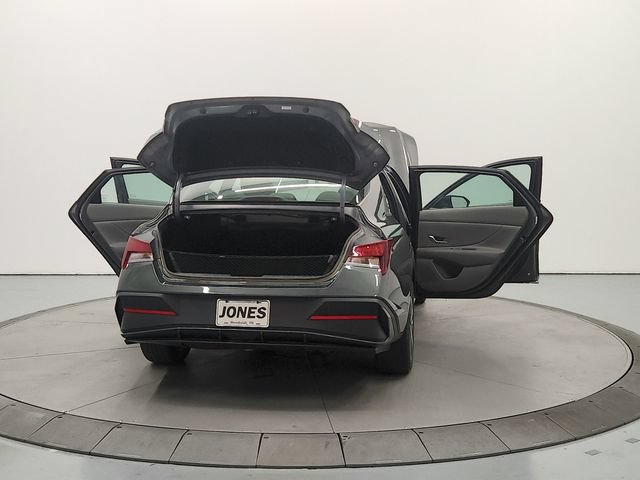 Used 2024 Hyundai Elantra SEL FWD image 15