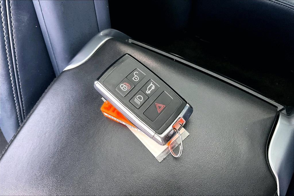 Used 2020 Land Rover Range Rover Sport HST image 11