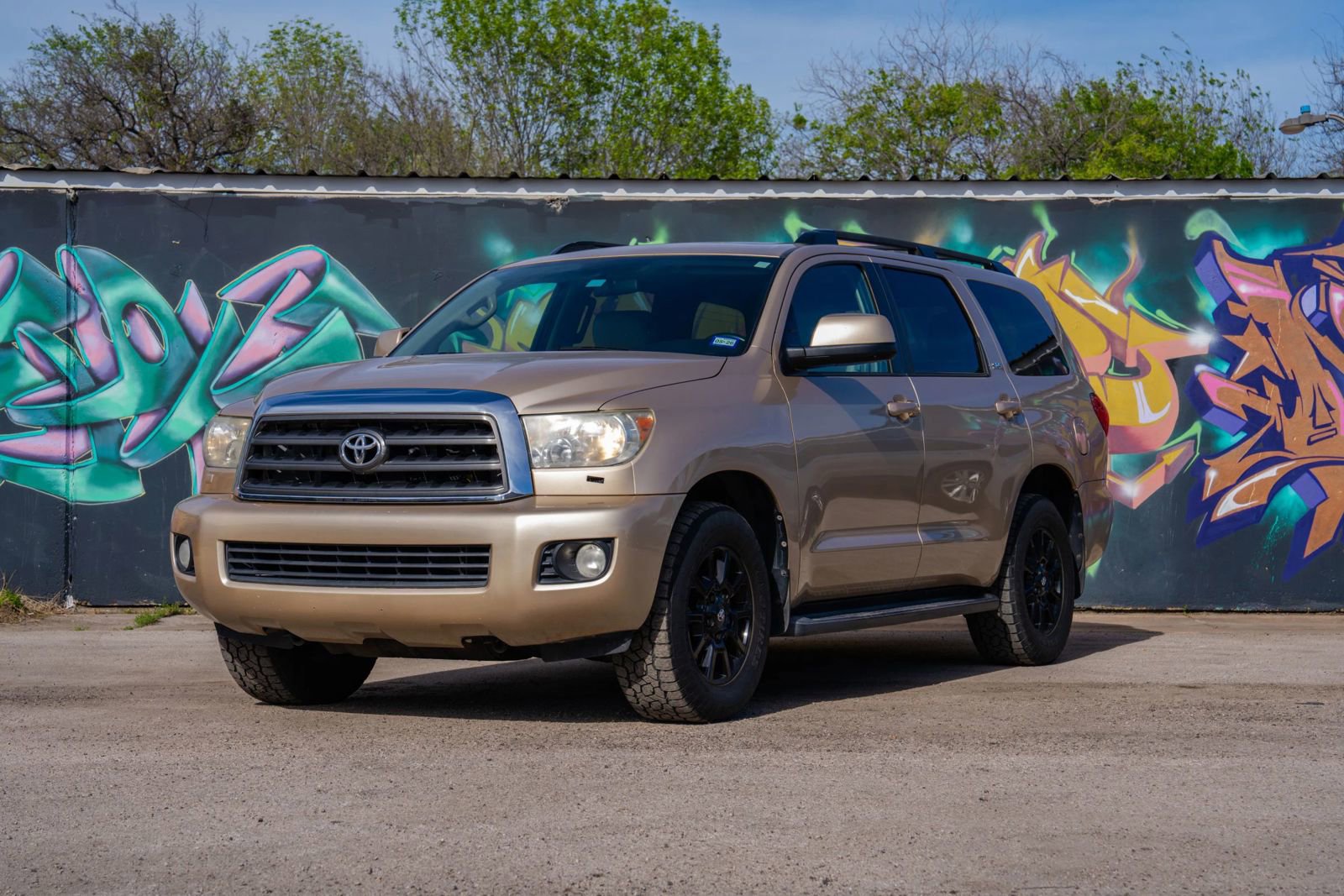 Used 2014 Toyota Sequoia SR5 RWD image 2