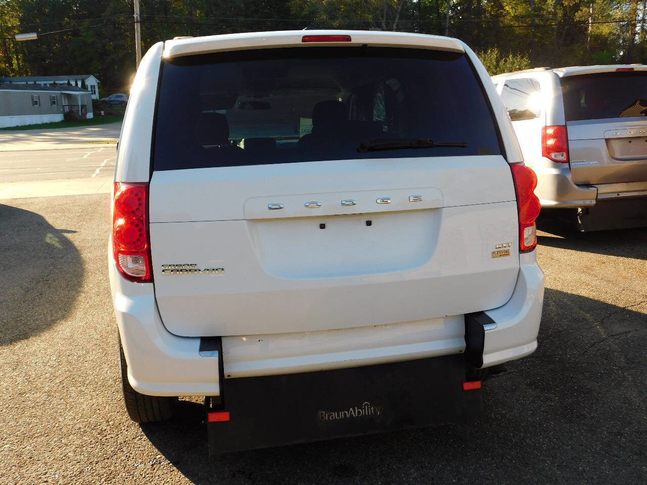 Used 2016 Dodge Grand Caravan SXT image 16