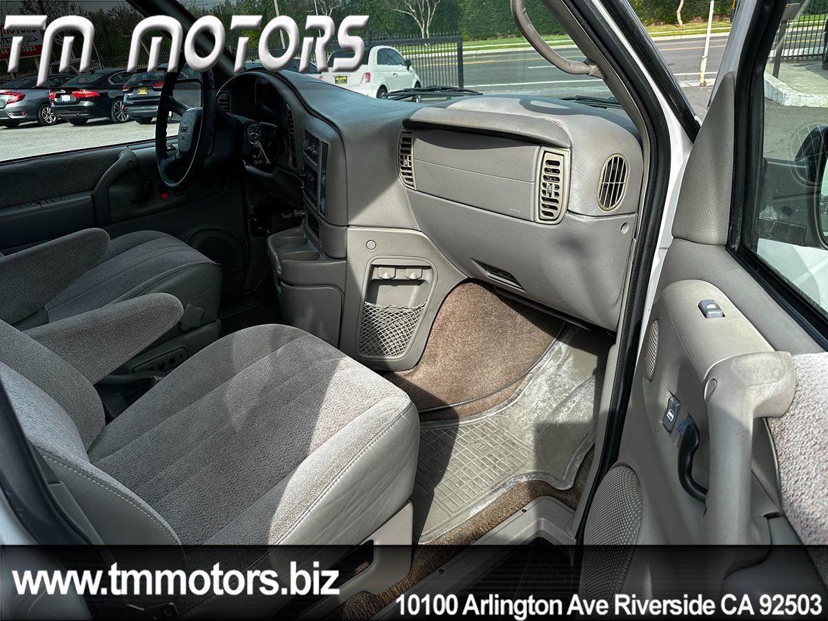 Used 2000 GMC Safari Passenger w/ Sle Marketing Option Pkg 2 RWD image 11