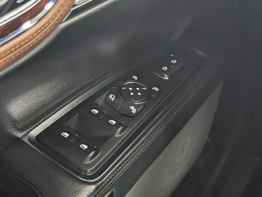 Used 2020 Lincoln Continental Black Label w/ Rear Seat Amenities Package image 17