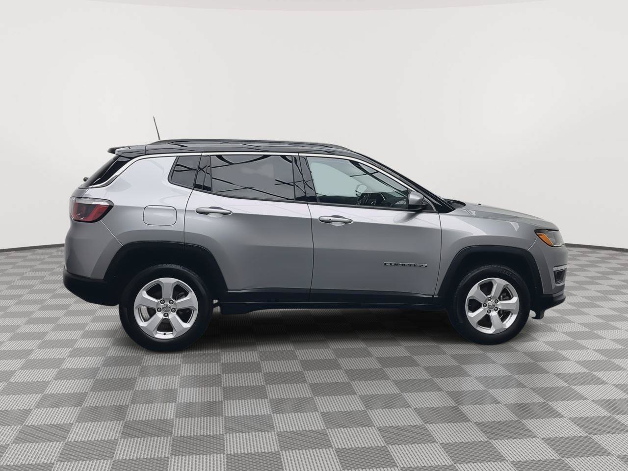 Used 2020 Jeep Compass Latitude w/ Cold Weather Group AWD/4WD image 35