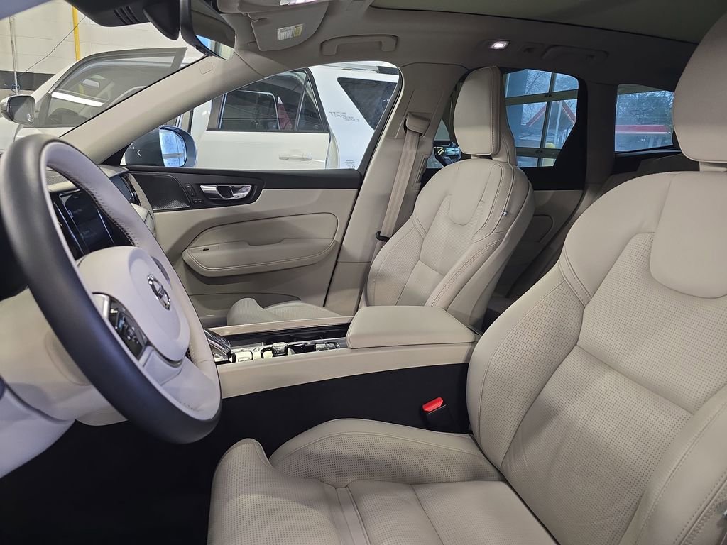 Used 2022 Volvo XC60 T8 Inscription w/ Advanced Package image 18